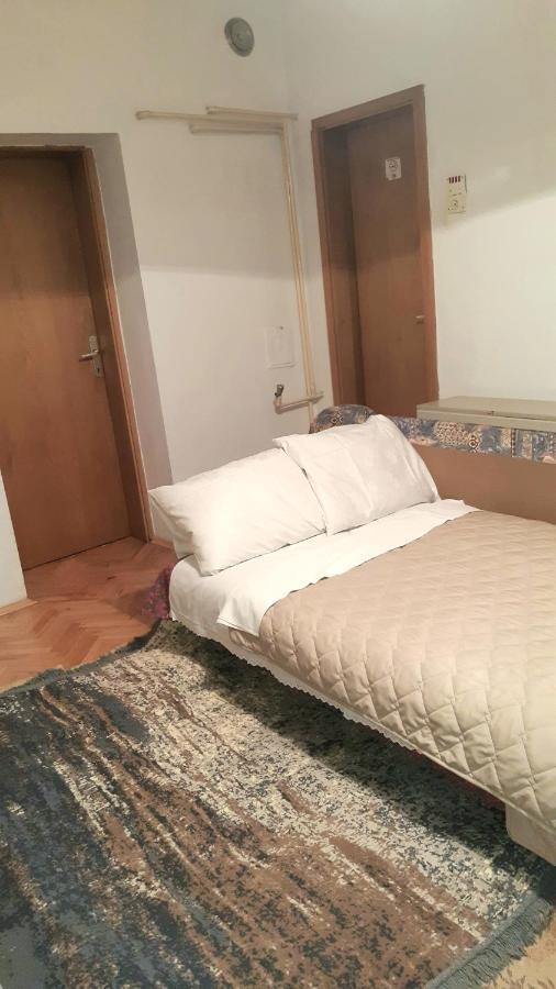 Digital Nomad Comfy Apartment,Foot Mountain Vodno And Millennium Cross,19 Min By Walk To Cener,Free Parking Skopje Luaran gambar